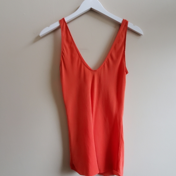 Aritzia T. Babaton 100% Silk Sleeveless U-Neck blouse Scarlet Red XS size - Picture 4 of 7